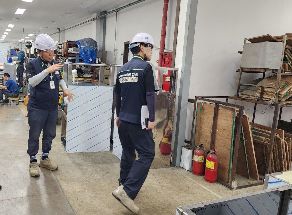 안산시는 관내 산업재해 예방을 위해 ‘안산시 노동안전지킴이 운영’ 사업을 연중 시행한다고 밝혔다. 사진=안산시