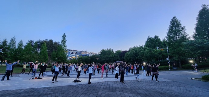 평택시는 '2025년 야간 건강 체조 프로그램'을 운영한다. 사진=평택시