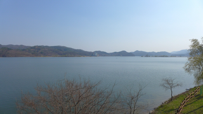 다산생태공원 전망대에서 본 한강. 사진=박찬희