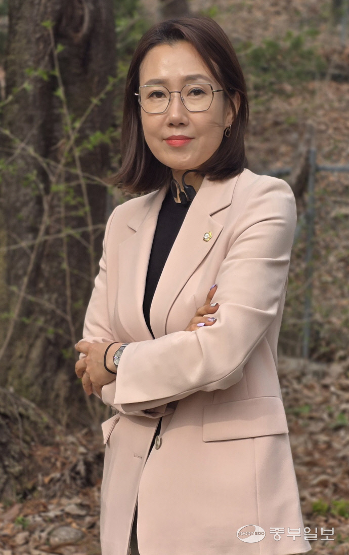 최수연 의원은 인터뷰에서 양주시가 도시의 확장을 예찬하는 것은 자기만족에 불과하다고 말했다. 한기홍 기자