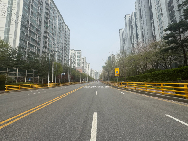 의왕시가 어린이보호구역 내 보행자 안전 강화를 위해 설치한 차량용 방호울타리(SB1 등급) 모습. 사진=의왕시청