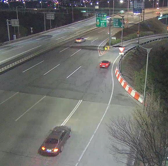 1차 교통사고를 내기 위해 벤틀리 차량이 포르쉐 차량을 뒤따라가고 있다. 사진=일산서부경찰서