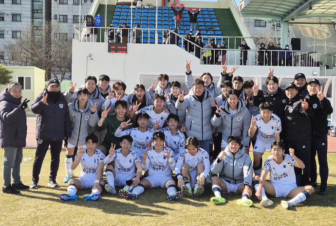 여주FC가 2024시즌 강팀 시흥시민축구단 상대로 승리를 거두며 무패 행진을 이어가고 있다. 사진=여주시