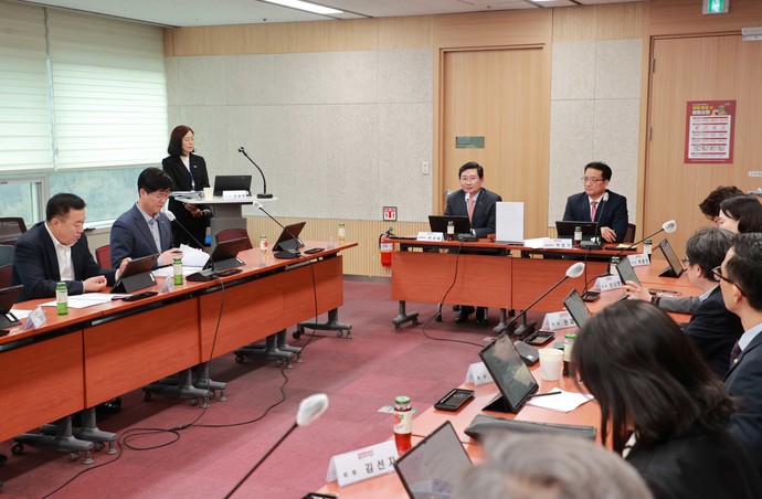 용인특례시는 시청 컨퍼런스룸에서 2050 탄소중립녹생성장위원회를 열었다. 사진=용인시청