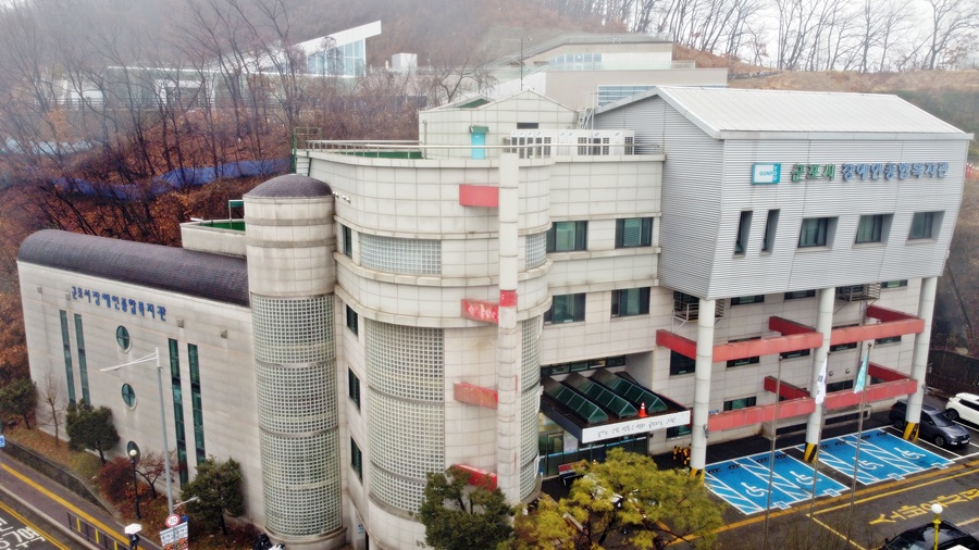 전동보장구 이용 장애인들의 자립과 사회참여를 돕기 위한 맞춤형 멘토링 프로그램이 군포에서 시작된다. 사진=군포시