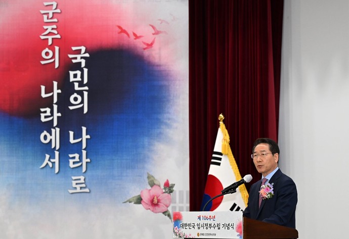 현충원 참배 나선 <b>유정복</b> "대한민국 대통합 시대 열겠다"