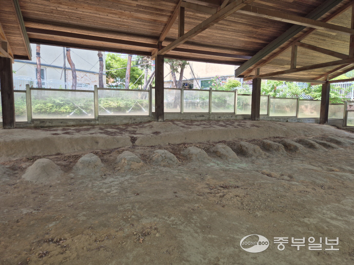 탄요유적공원 내 공개된 2호 탄요지. 이성관 기자