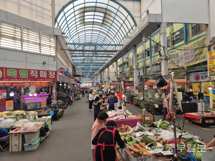 안양중앙시장 내부 전경. 이성관 기자