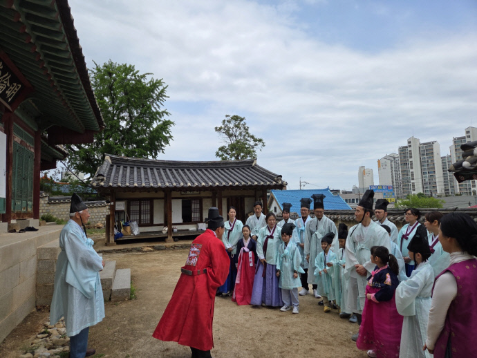 남양향교에서 진행된 전통체험 행사 장면. 사진=이영구 남양향교 사무국장