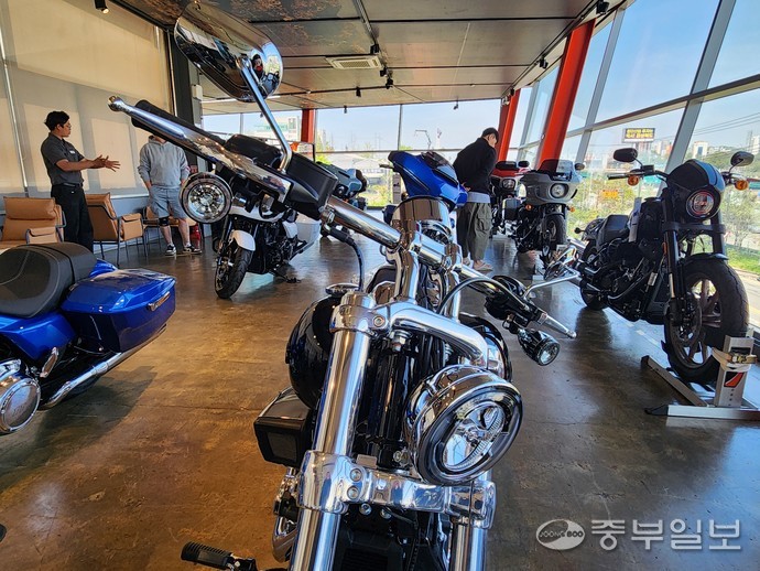할리데이비슨 용인점 쇼룸 2층 바이크 전시장. 이보현 기자