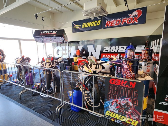 용인 올드타운로드에 GBHAN X SUNNOCO 레이싱’ 팝업 스토어가 열리고 있다. 이보현 기자