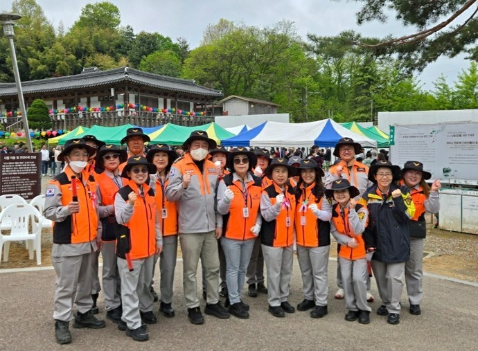 평택시 포승읍 남여의용소방대가 안전관리 봉사활동을 펼쳐 지역사회에 귀감이 됐다. 사진=평택시