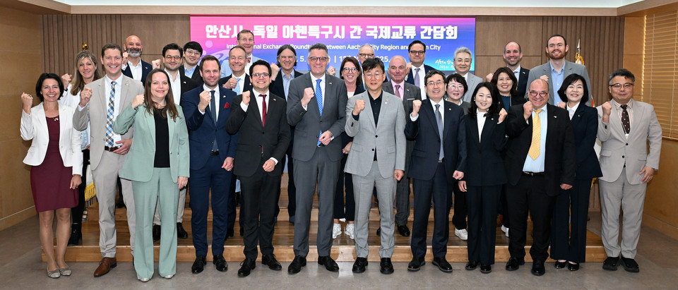 안산시는 팀 그뤼테마이어 독일 아헨특구시장을 포함한 22명의 대표단과 국제교류 간담회를 갖고 기업 및 기술교류 확대 방안을 논의했다고 밝혔다. 사진=안산시