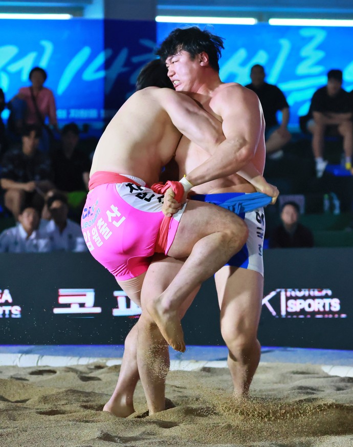 양평군은 양평군청 직장운동경기부 소속 이국희 선수가 지난 26일부터 문경실내체육관에서 열린 ‘문경단오장사씨름대회’ 한라장사전(105kg 이하)에서 준우승을 차지했다. 사진=양평군