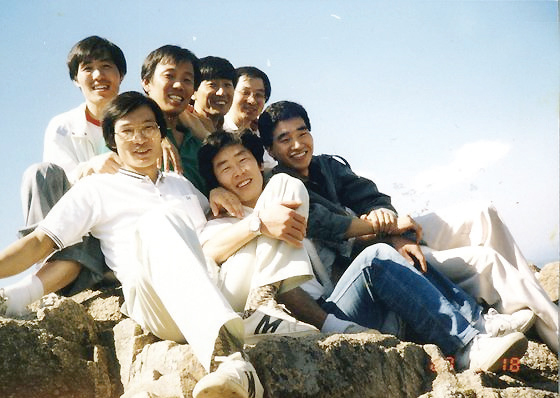 1987년 사법연수원 동기들과 함께한 이재명 당선인. 사진=이재명당선인측