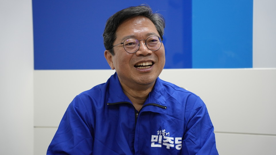 김승원 더불어민주당 경기도당위원장이 9일 수원 도당 당사에서 중부일보와 인터뷰를 하고 있다. 사진=도당 제공