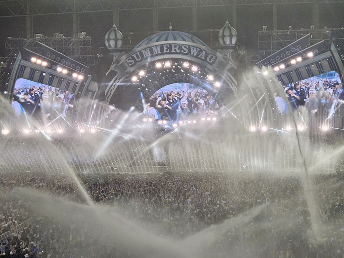 지난해 8월 17일 가수 싸이의 여름 콘서트 '싸이 흠뻑쇼-서머 스웨그 2024'가 인천 아시아드주경기장에서 열리고 있다. 연합뉴스