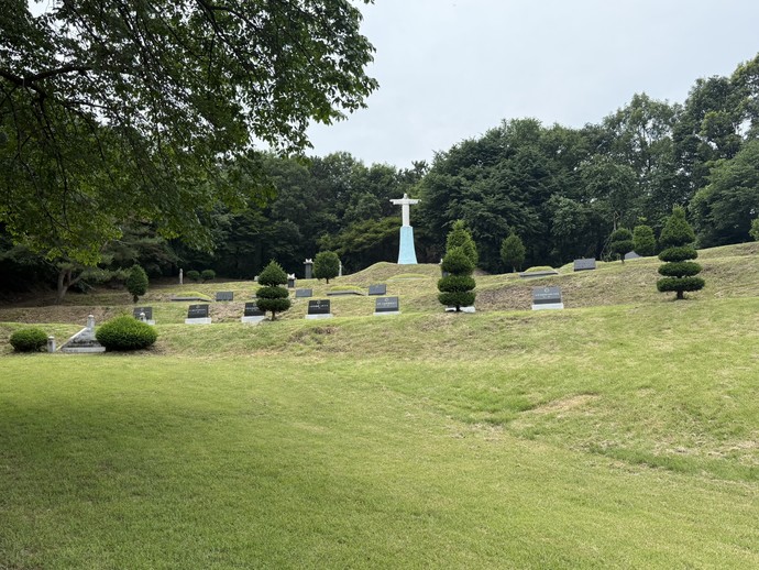 어농성지 순교자묘역 전경. 김지영