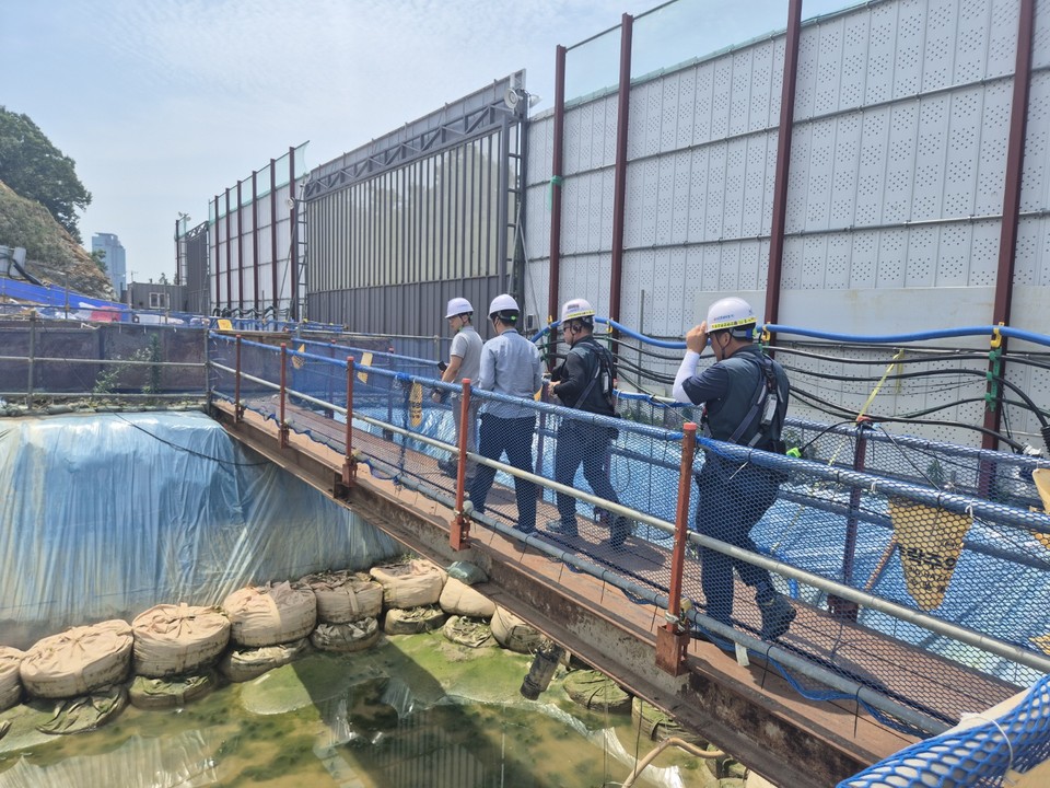 양평군은 본격적인 장마철을 앞두고 군민의 생명과 재산 보호를 위해 재해취약지역과 공공시설물에 대한 우기 대비 일제 점검을 실시했다. 사진=양평군