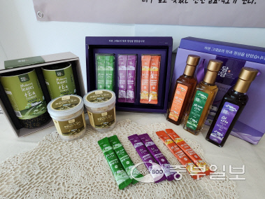 뽕잎과 오디를 활용한 초담초담 제품들. 이보현 기자