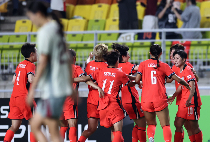 한국 여자축구, <b>동아시안컵</b> 중국과 무승부…<b>지소연</b> 동점골