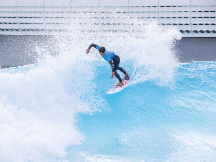 지난 2023년 열린 WSL 시흥코리아오픈국제서핑대회에 출전한 선수 모습. 사진=시흥시청