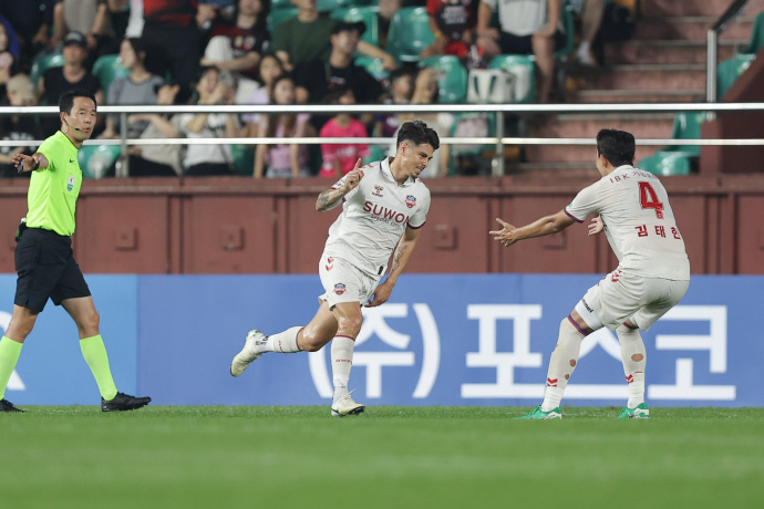 수원FC, 포항에 소나기골 5-1 대승...<b>안양</b>도 <b>대구</b>에 4-0 완승