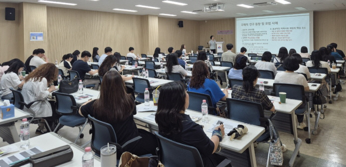 시흥시 '쓰레기집과 정신건강 이슈' 실무자 교육 현장