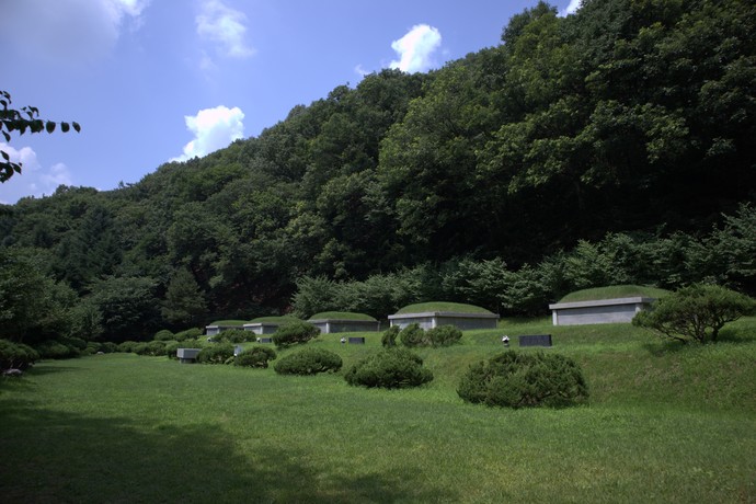 천진암의 창립선조 5인 묘역.김지영