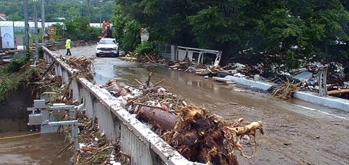 가평 조종천 월류한 대보교. 한강홍수통제소 CCTV 캡처