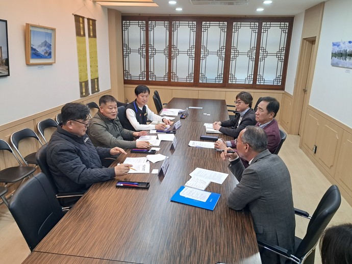 지난 4월 8일, 경기지역자동차노동조합이 평택시장을 비롯한 평택시 관계자들과 협진여객운수 관련 해법 촉구 간담회를 가졌다. 사진=경기지역자동차노동조합