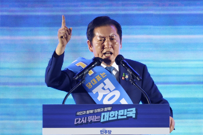 정청래 더불어민주당 당대표 후보가 2일 고양 킨텍스에서 열린 임시전국당원대회에서 정견발표를 하고 있다. 사진=연합