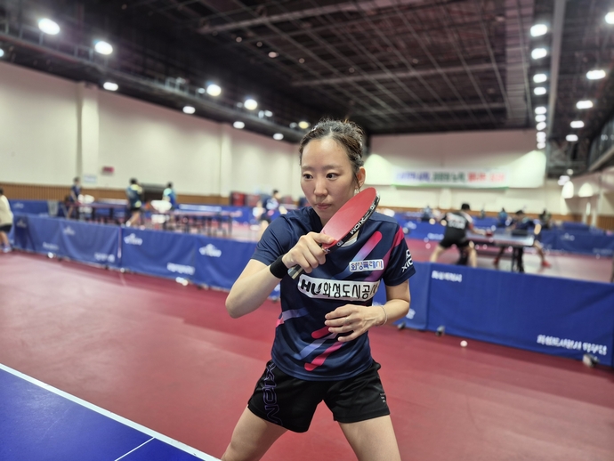 19일 화성종합경기타운 화성도시공사 탁구단 훈련장에서 양하은(화성도시공사)이 훈련에 임하고 있다. 이건우기자