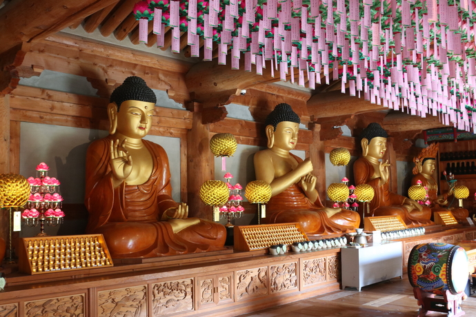 와우정사 대웅보전 불상. 박찬희