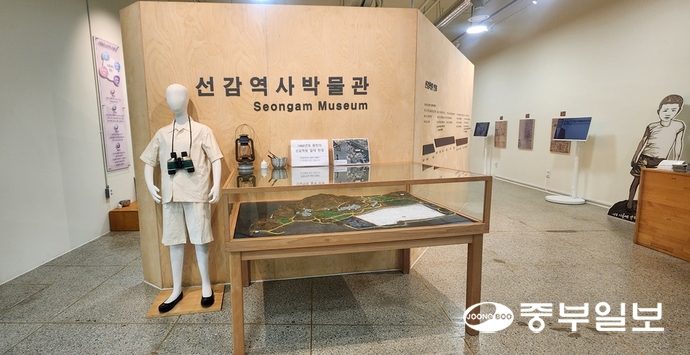 123번 버스 노선 경기창작캠퍼스 정류장 인근에 위치한 선감역사박물관 내부 모습. 신연경기자