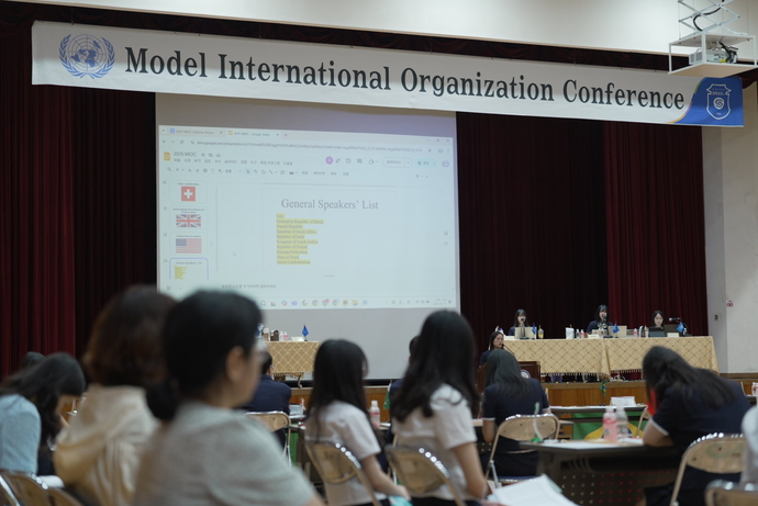 수원외국어고등학교는 지난 7월 ‘경기외국어미래교육 선도학교 LAON’ 사업의 일환으로 2025학년도 모의 UN 총회를 진행했다. 사진=경기도교육청