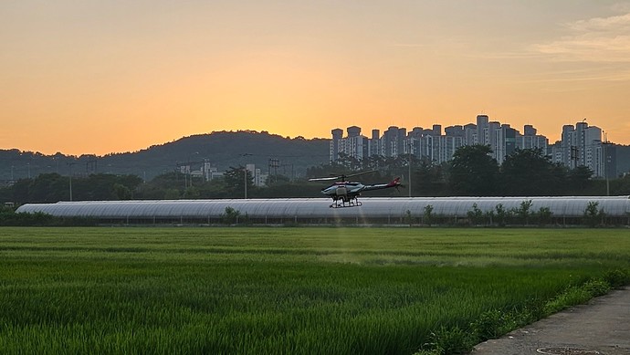 친환경 항공방제 실시 사진=시흥시