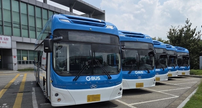 의정부시가 친환경  구현과 시민 안전을 위해 도입한 전기저상버스 전경. 사진=의정부시