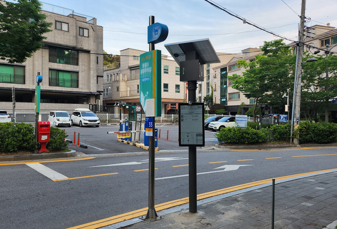 뒷골 5 공영주차장 버스 정류소.사진=과천시
