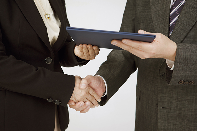 계약이 성사되는 모습. 클립아트코리아 자료사진