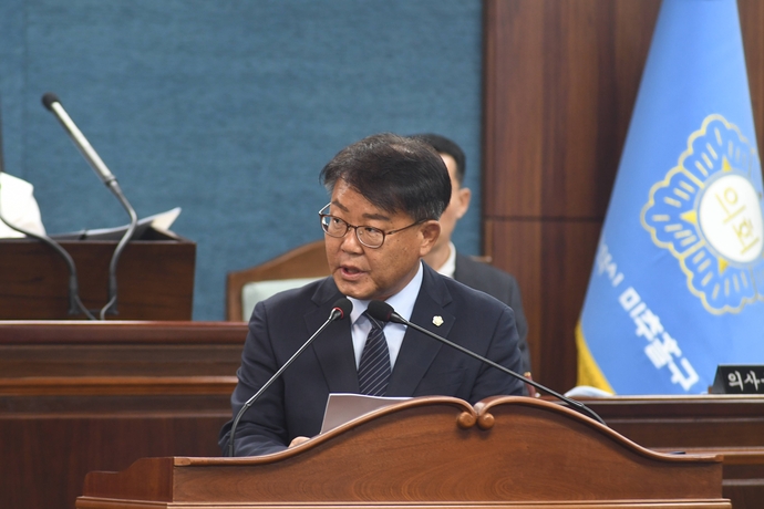 이수현 인천 미추홀구의원이 지난 9일 열린 제290회 구의회 임시회 본회의에서 발언하고 있다. 사진=미추홀구의회