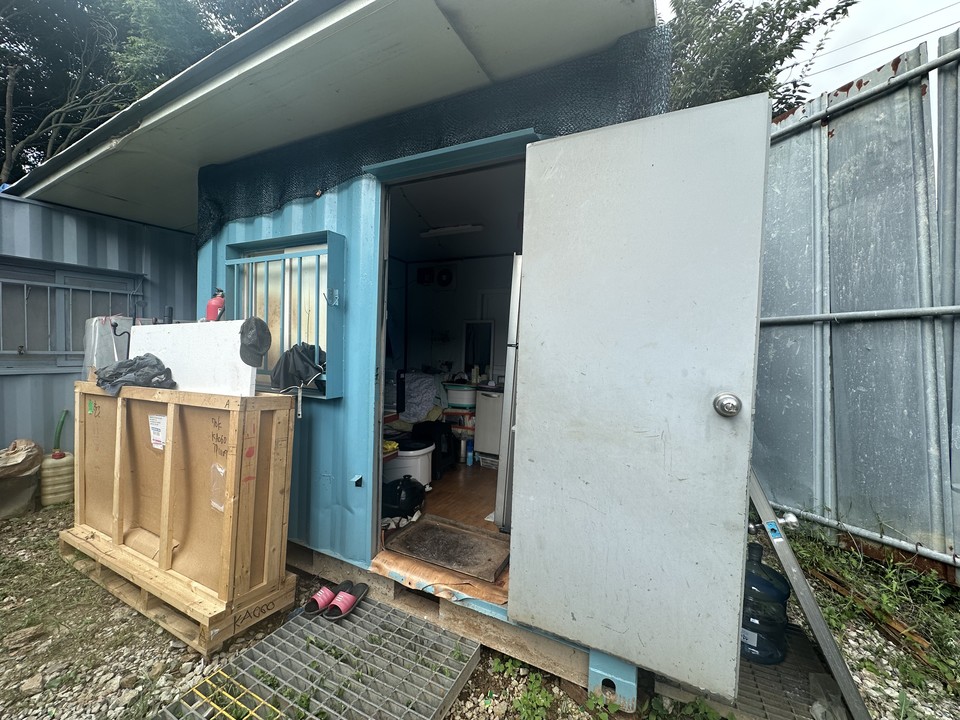 이사 전 박씨가 거주하던 컨테이너. 사진=용인시