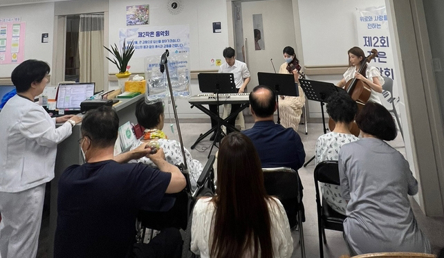 작은 음악회가 열리고 있는 호스피스 병동. 안승국 시민기자