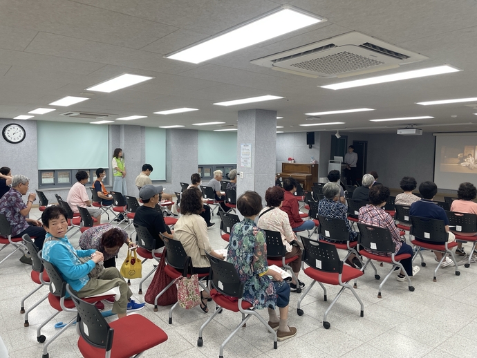 주택관리공단 광명하안13단지가 최근 입주민들 대상으로 자살예방 ‘생명지킴이’ 교육을 진행하고 있다. 사진=주택관리공단