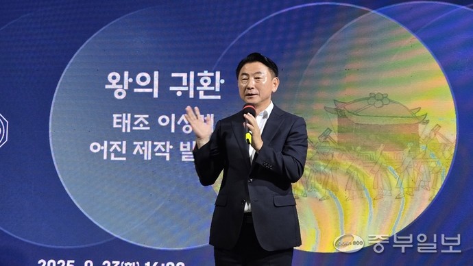 김동근 의정부시장이 23일 오후 의정부문화역-이음 이음갤러리에서 열린 ‘태조 이성계 어진 제작 발표회’에서 인사말을 하고 있다. 사진=박홍기 기자