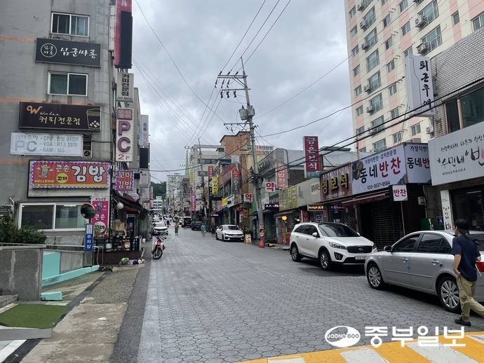 2021년 군포 제1호 골목형상점가로 지정된 당동로시장 일대 골목 전경. 손용현기자