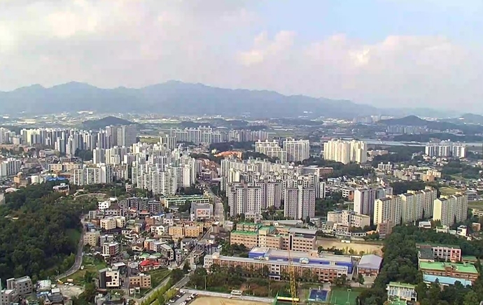 이천시 안흥동 소재 초고층 주상복한 이천롯데캐슬골드스카이 옥상에 설치된 재난 감시용 고화질 CCTV가 보다 강화된 시민 안전망으로 기대되고 있다.사진=이천시청