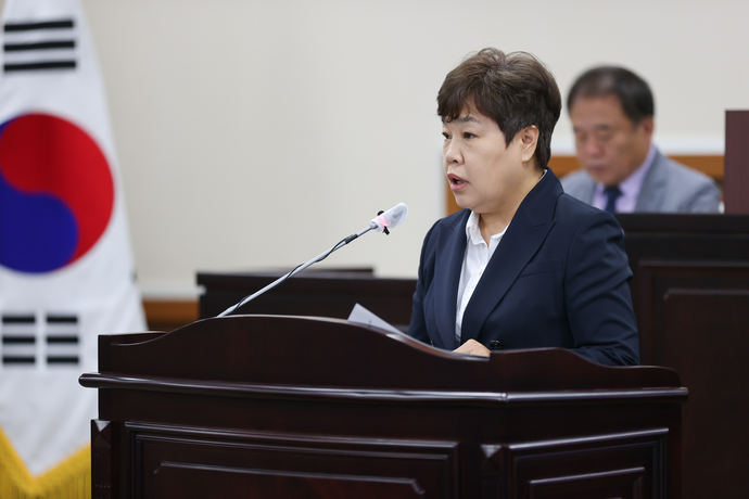 윤재실 인천 동구의원이 13일 열린 제288회 임시회 본회의에서 의정자유발언을 하고 있다. 사진=동구의회