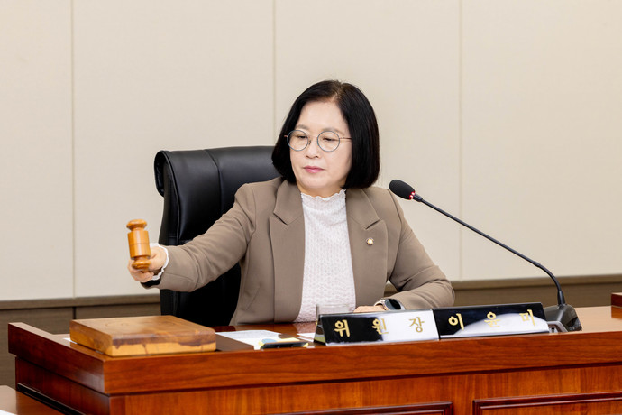 용인특례시의회 의회운영위원회의 이윤미 위원장 