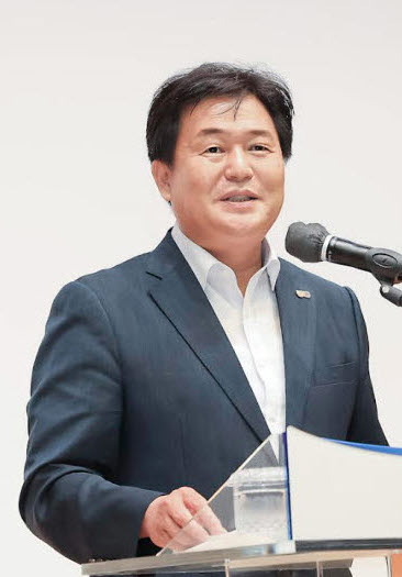 임병택  시흥시장이 15일, 2015년도 하수관로 정비 임대형 민자사업(BTL) 과 관련한 민관공동조사단의 조사 결과를 발표하는 모습. 사진=시흥시청